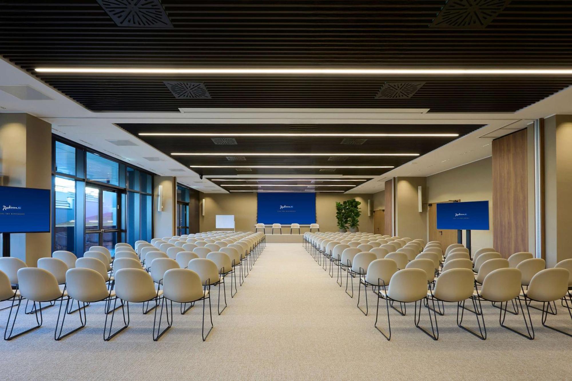Radisson Blu Hotel, Bergamo Choruslife Экстерьер фото